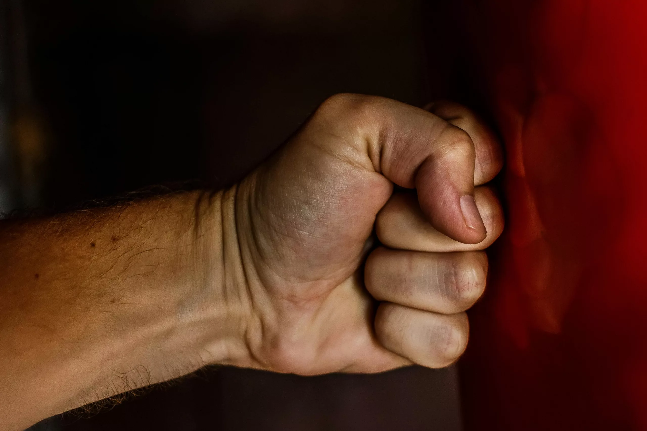 How to Control Anger Better: A Therapist’s Guide That Actually Works